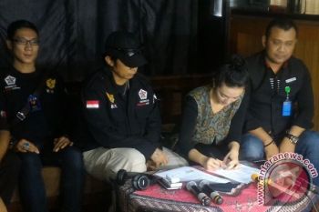 "Kami Ikhlas Maafkan Zaskia, karena dia Wanita Serba Kekurangan" kata LSM 