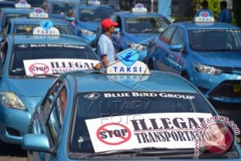 Ratusan sopir di Mataram tolak taksi "online" 