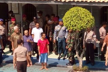 270 Petugas Gabungan Geledah  LP Cilacap