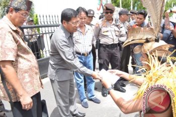 AMAN Kalteng Aksi Damai ke DPRD Kalteng