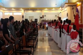 Umat Katolik Mimika diminta jadi agen perdamaian