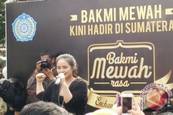 Gita Gutawa meriahkan promosi "Bakmi Mewah Rasa"