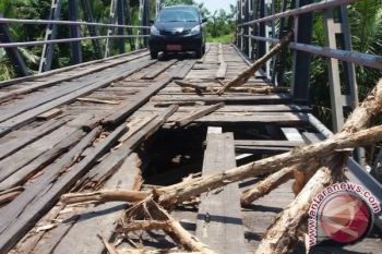 Jembatan Penghubung Dua Kabupaten di Kalteng Rusak