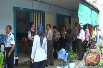 Tim Gabungan Razia Narkoba di Lapas