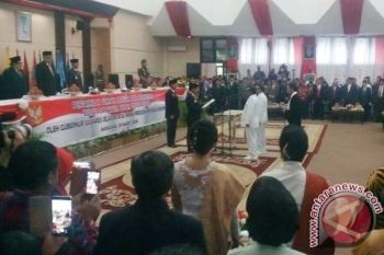 Gubernur Lantik Bupati Toraja Utara 