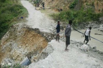 Transportasi Jayapura-Sarmi terputus akibat sungai meluap