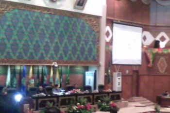   LKPJ Plt Gubri 2015, Kemiskinan Meningkat dan Ekonomi Melambat, Tapi..