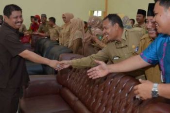 Kunjungi Mandau, Bupati Bengkalis Ajak Masyarakat Berpartisipasi Aktif Sukseskan Pendidikan
