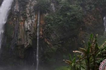 Sensasi Air Terjun Panas Dingin di Rejanglebong