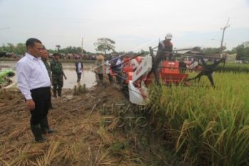 Petani Demak Dijanjikan Bantuan 100 Alsintan 