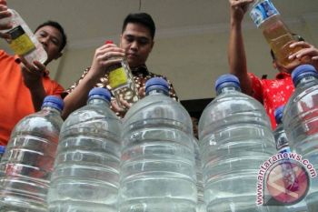 Suami Dibui Terlibat Narkoba, Istri Ditangkap karena Jual Ciu