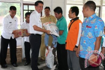 Bupati Barito Utara Serahkan Bantuan Korban Banjir 