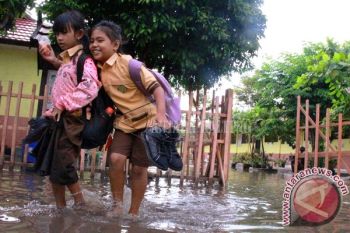 Sekolah Terendam Banjir Akibat Tak Ada Saluran Drainase 
