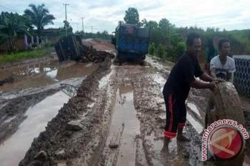 Warga Mesuji Berharap Kerusakan Jalan Segera Diperbaiki  