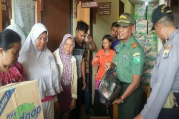 Koramil Waghete dan BPBD Deiyai salurkan bantuan bahan pokok 