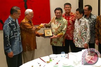 OSO Bahas Akselerasi Pembangunan Jalan Raya Entikong-Pontianak dengan Menteri Malaysia
