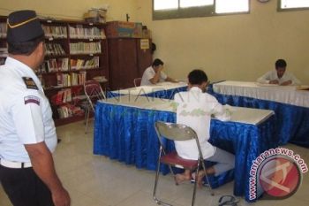 Dua Siswa Ikut UN Di Lapas Palu 