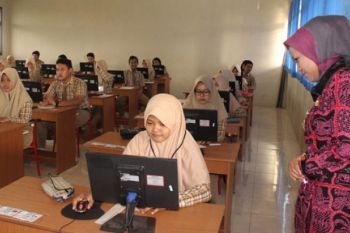 Idza Semangati Peserta Ujian Nasional