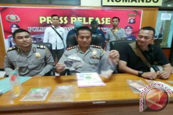 Polres Kotim Tangkap 2 Pengedar Sabu, Salah Satunya Bawa Senjata Api 