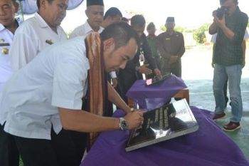 Bupati Waykanan Resmikan Dua SMP Menjadi Negeri