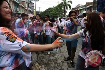 Tradisi Corat-coret Seragam 