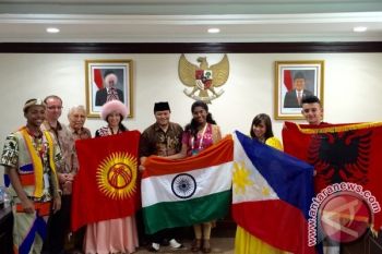 "Kalau kita tidak Menguasai Bahasa Asing Indonesia akan Jadi Pasar Saja," kata Hidayat