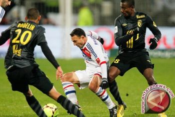 Gol ganda Cornet antar Lyon ke peringkat dua Liga Prancis