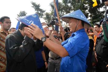 Surya Paloh panen raya bersama petani Lampung