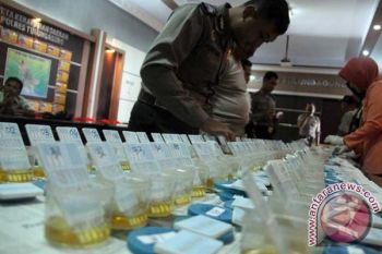 Puluhan Perwira Polres Magetan Jalani Tes Urine