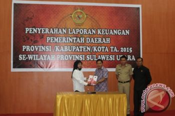 Minahasa Tenggara Serahkan Lkpd 2015