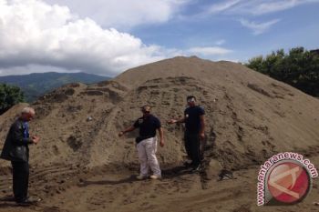 Aparat gabungan NTB razia tambang pasir laut ilegal 