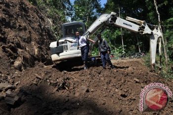 Longsor Putus Akses Ratusan Warga di Ungaran 