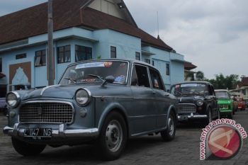 120 Mobil Kuno Ikuti Reli di Magelang
