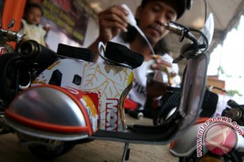 Miniatur Vespa Kaleng Bekas