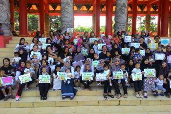 Puluhan Ibu Di Empat Kota Serentak Menyusui