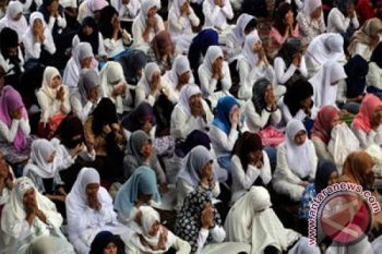 Anggota DPR ini Minta Semua Pihak Bersama-Sama Bantu Warga Miskin Masuk PTN