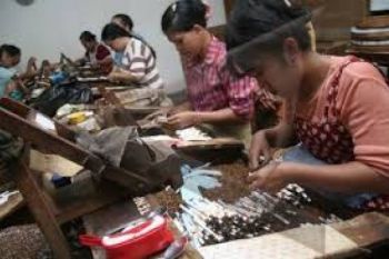 Target Penerimaan Cukai Rokok Optimistis Terpenuhi 