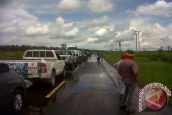 Jalan Trans Kalimantan di Kawasan Bukit Rawi Terendam Banjir 