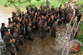 Plt Gubernur Dan Kapolda Latih Satpol PP