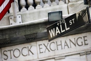Wall Street Terpukul Data Konsumen Lemah