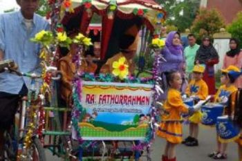 Ratusan Becak Hias Meriahkan Peringatan Hari Kartini