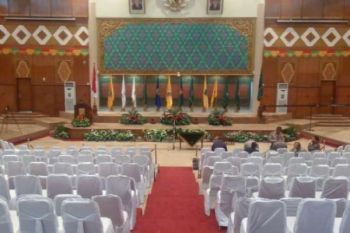  Sudah Berangkat dari Subuh, Warga Rohul Kecewa Pelantikan Suparman Ditunda