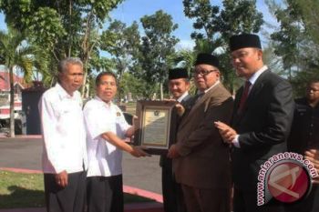Pemkab-DPRD Sukamara Terima Penghargaan Dari PWI Pusat