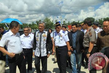 Menhub Ignasius Berjanji Bantu Revitalisasi Teluk Kendari