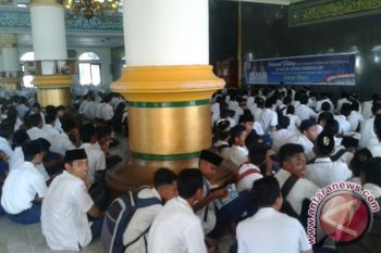  Ribuan Siswa Ikuti Doa Bersma Sambut Un 