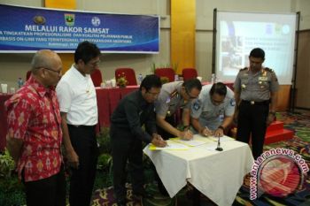 Gubernur: Tingkatkan Pelayan Publik, Jangan Ada Lagi Calo