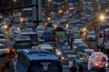 Arus Kendaraan Libur yang Lewat Tol Jakarta-Cikampek mulai Meningkat 