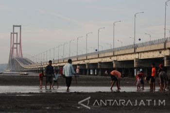 Berwisata Jembatan Suramadu