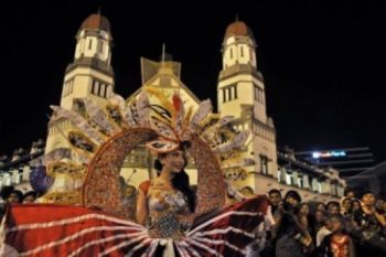 Semarang "Night Carnival" 2016 Diguyur Hujan