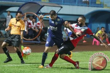 Arema Didenda Rp10 juta karena "Flare"